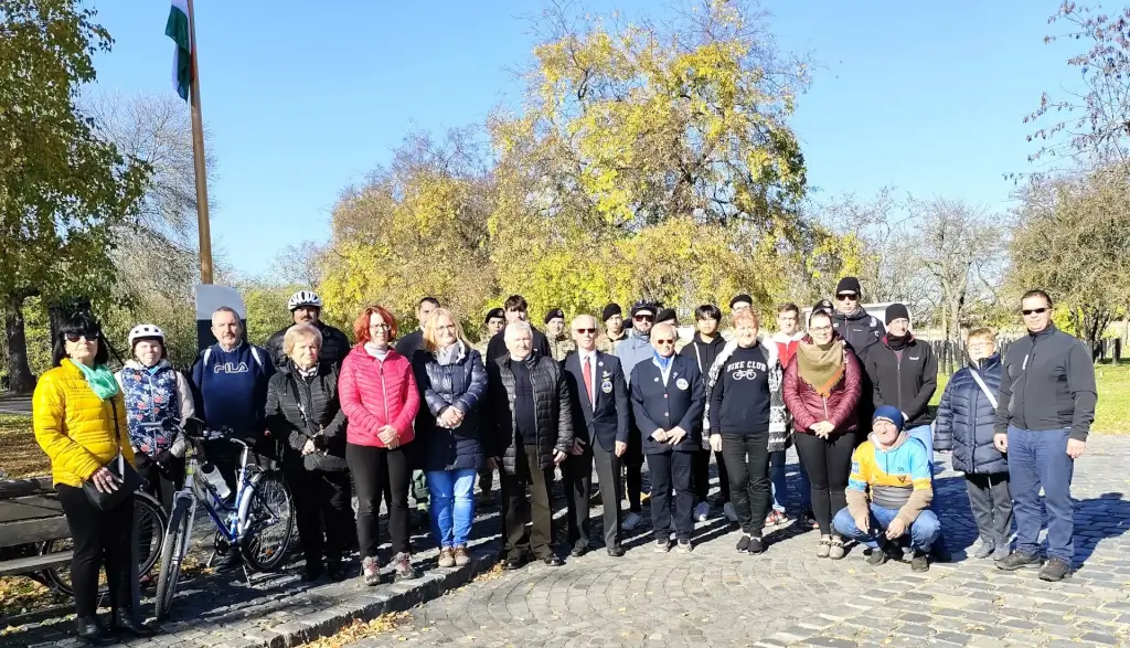 Kerékpárral Hőseink Nyomában