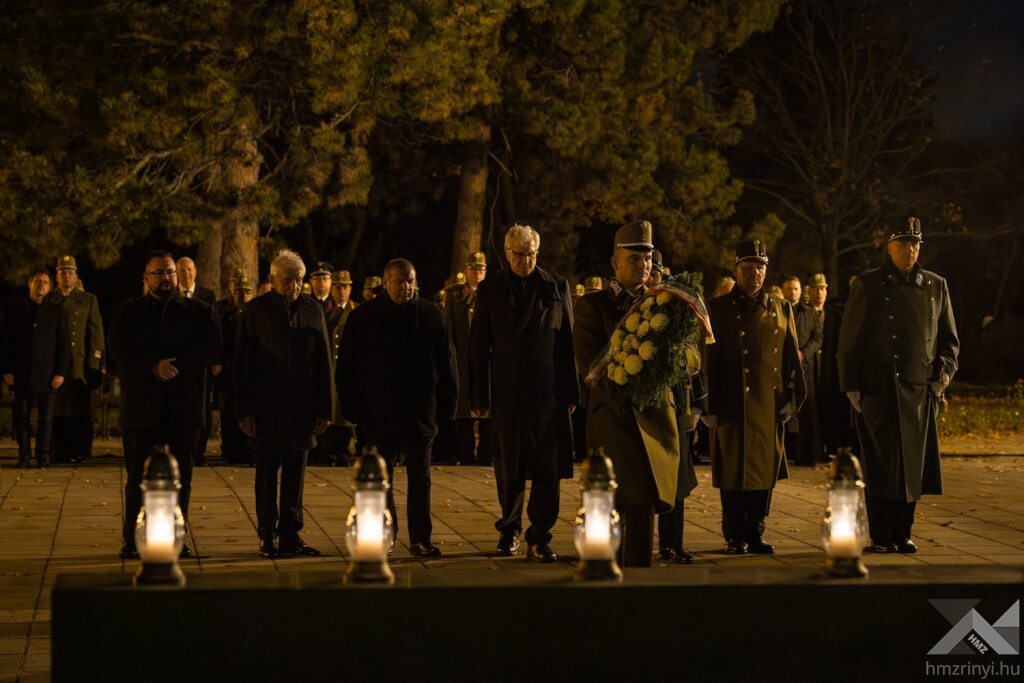 Hősi halottakra emlékeztek