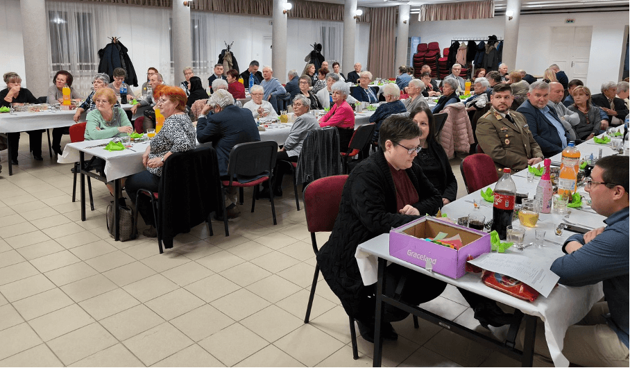 Karácsonyi vacsora Taszáron