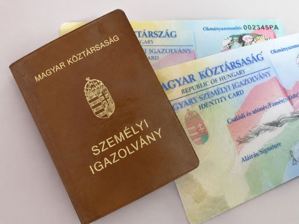 Véget ér egy korszak a személyi igazolványoknál