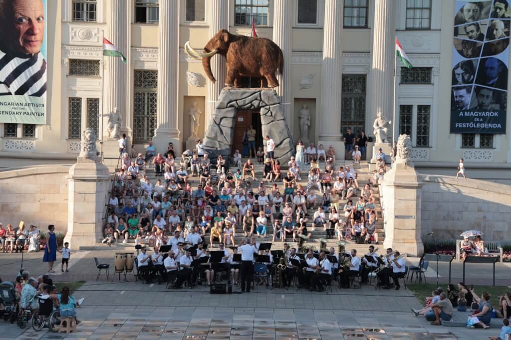 Szegeden nincs uborkaszezon